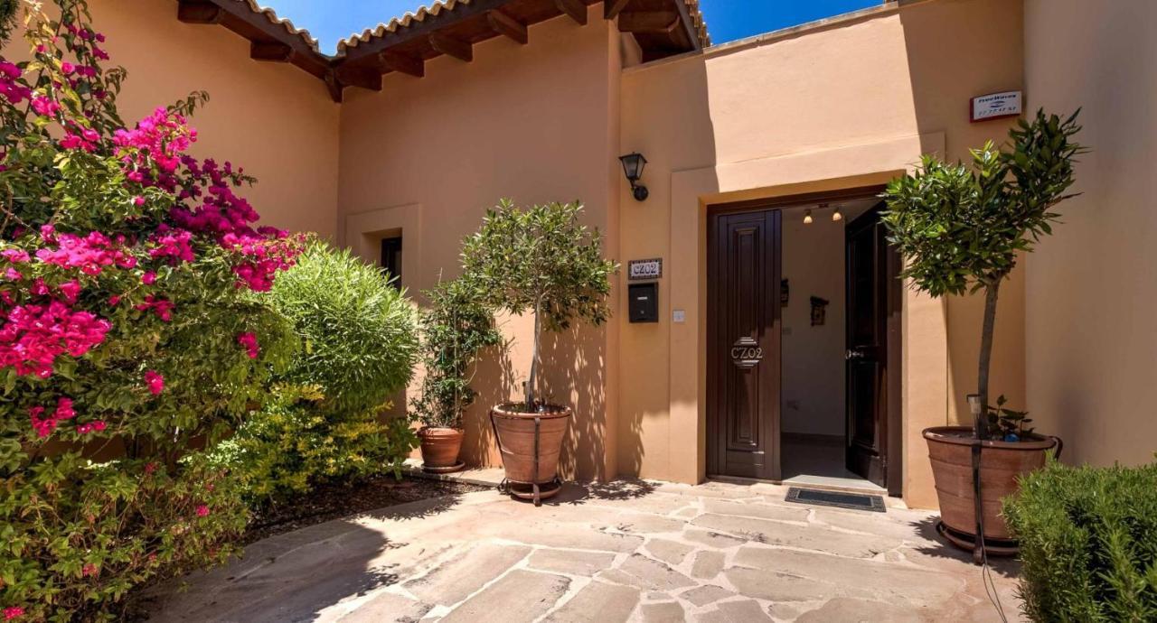 Fantastic Junior Villa Cz02 Salamis With Gorgeous Views, Aphrodite Hills Kouklia Eksteriør bilde